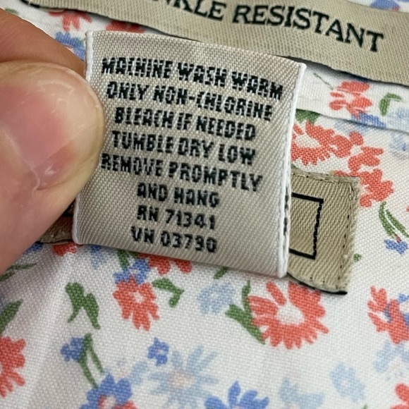 L. L. Bean wrinkle resistant button down 3/4 sleeves floral blouse women’s M - Picture 13 of 15